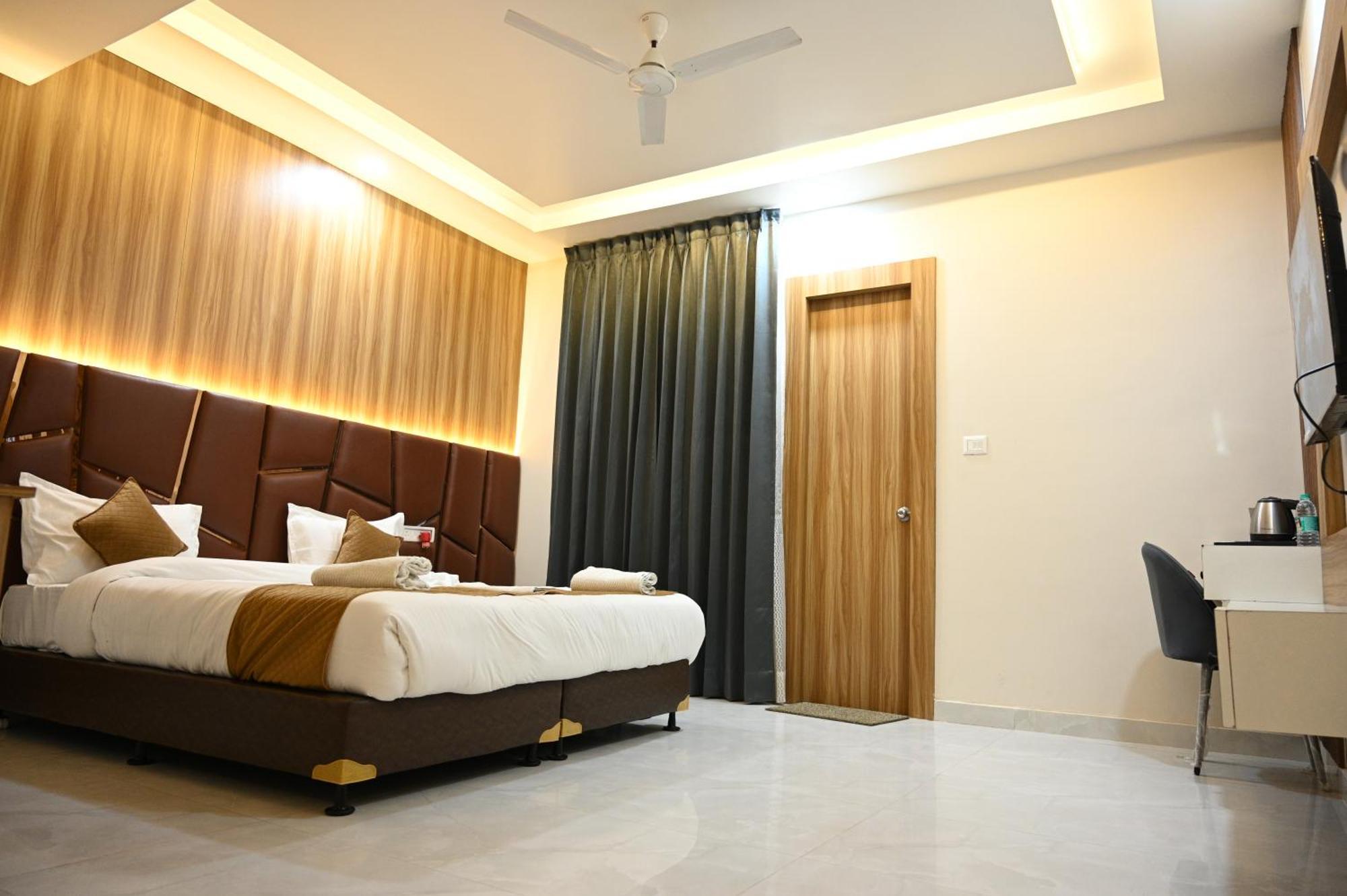 The Janki Hotel Ayodhya ภายนอก รูปภาพ