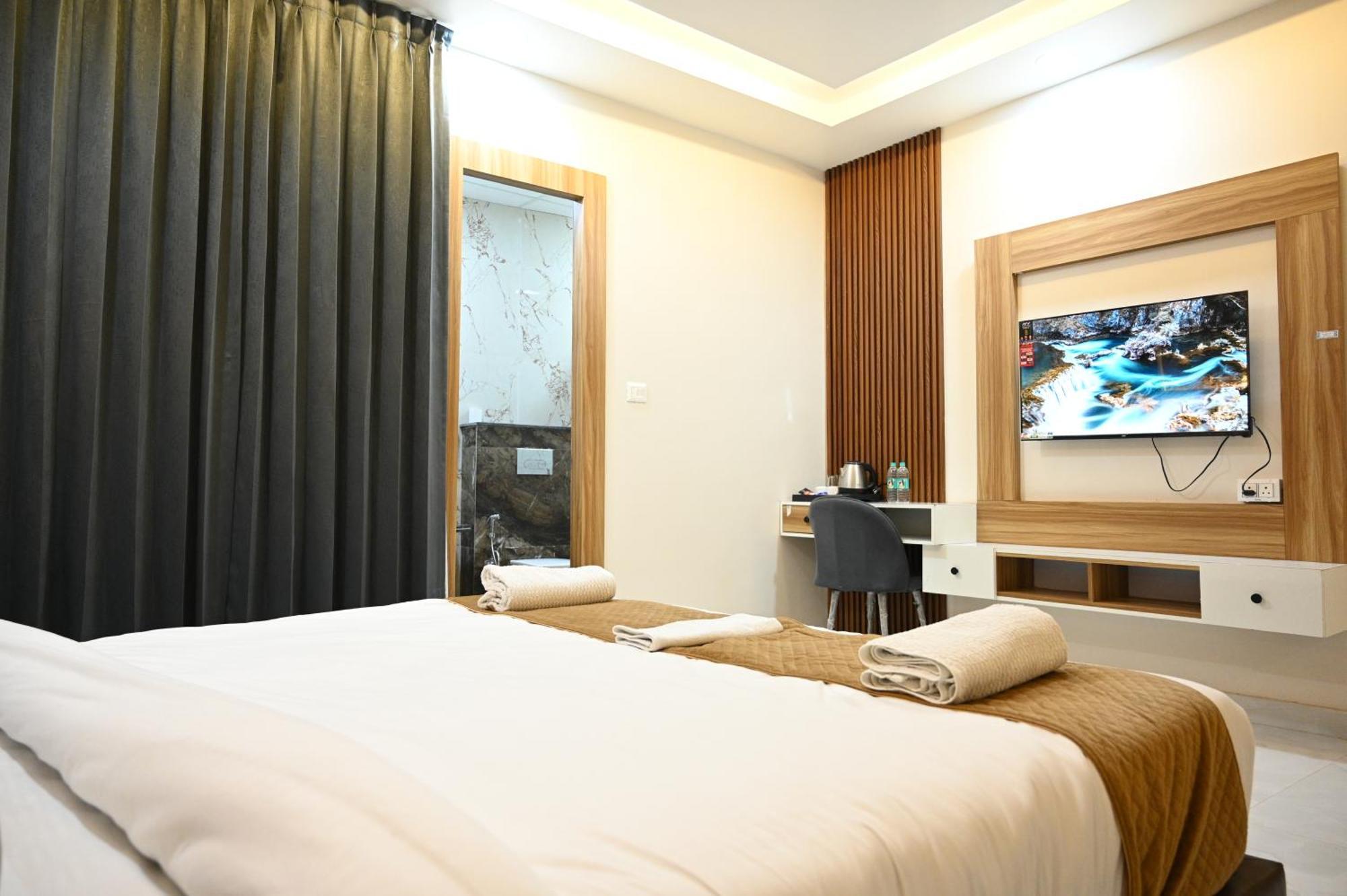 The Janki Hotel Ayodhya ภายนอก รูปภาพ
