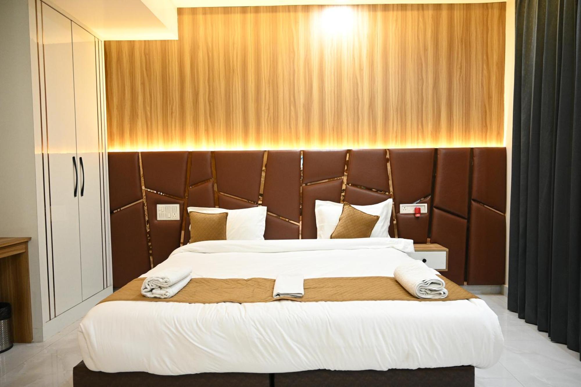 The Janki Hotel Ayodhya ภายนอก รูปภาพ