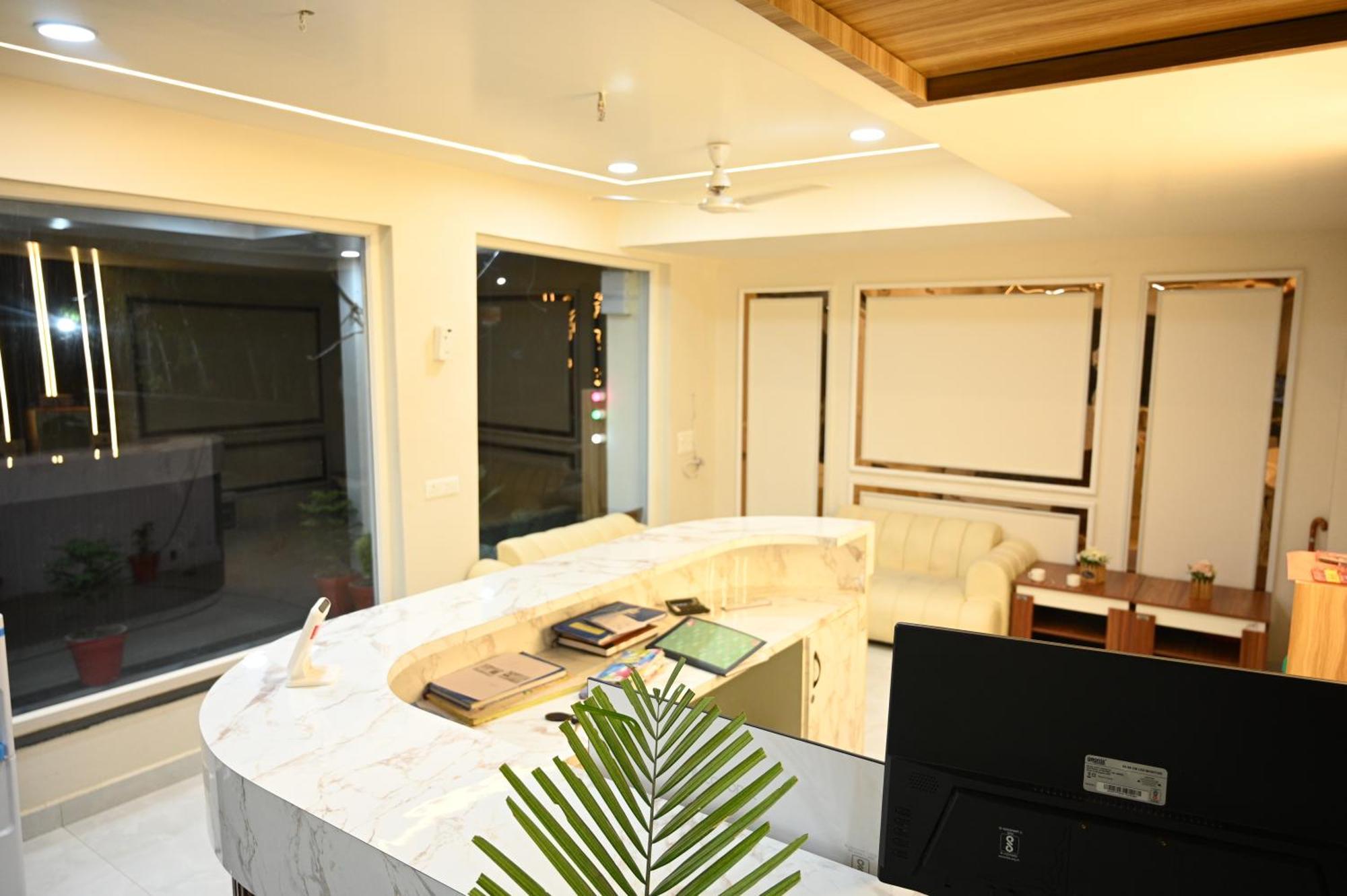 The Janki Hotel Ayodhya ภายนอก รูปภาพ
