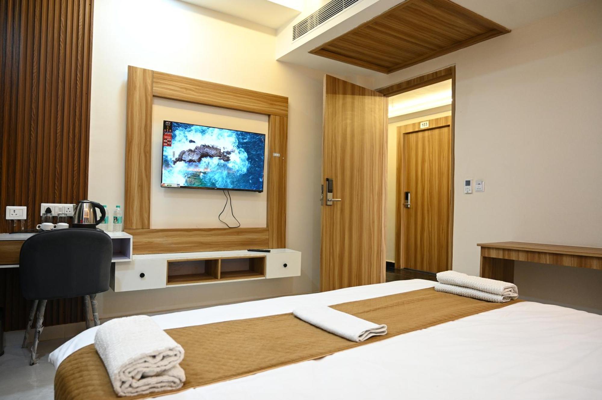 The Janki Hotel Ayodhya ภายนอก รูปภาพ