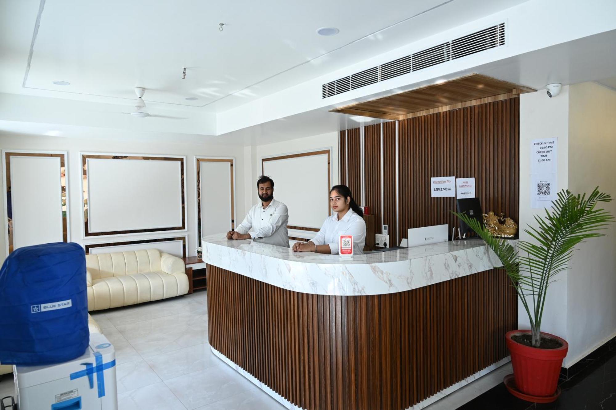 The Janki Hotel Ayodhya ภายนอก รูปภาพ